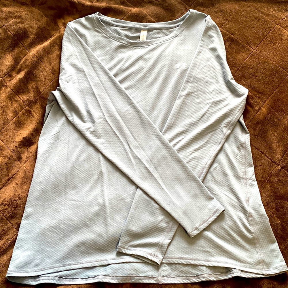 Woman’s under Armor long sleeve layering top.
